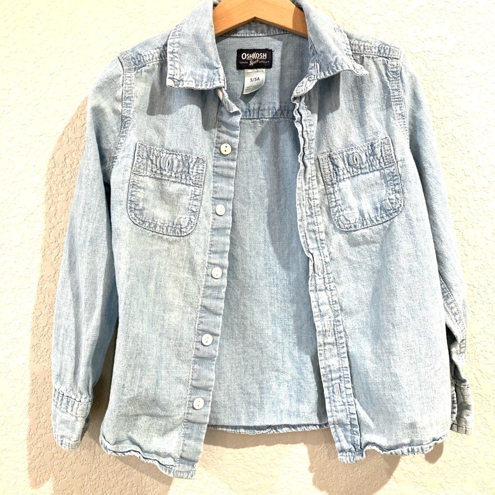 Kid’s OshKosh B'gosh Light Blue Denim-Style Button Down Shirt, size 5